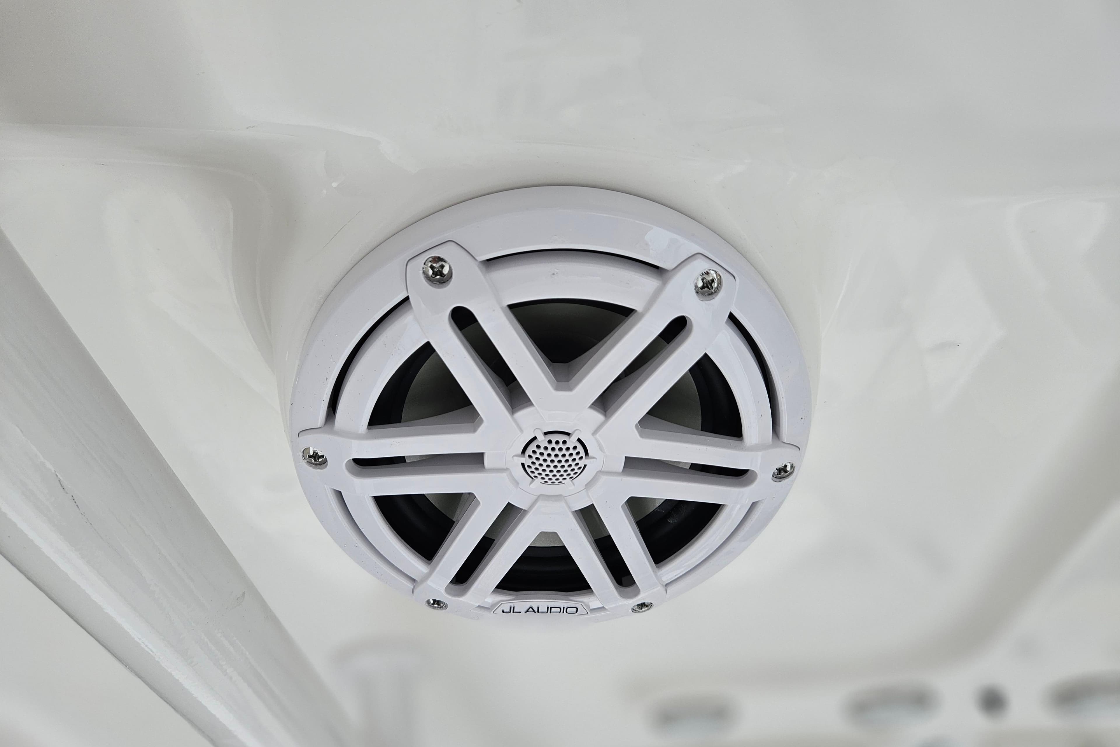 White JL Audio speaker on 2026 Sea Hunt BX 22 BR boat ceiling.