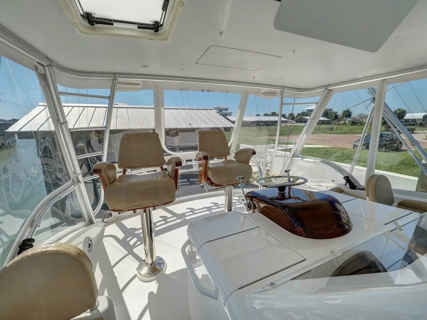 2017 Viking 52 Convertible - Image 27