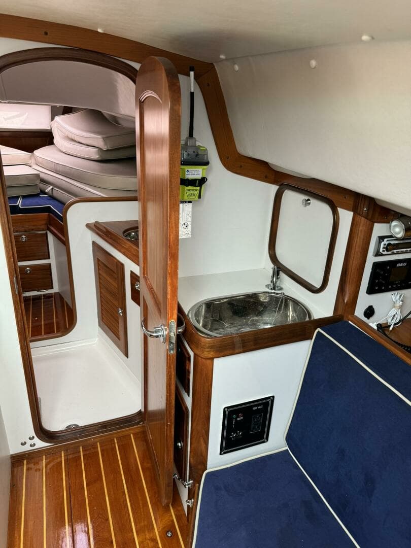 2009 Alerion 33 - Image 13