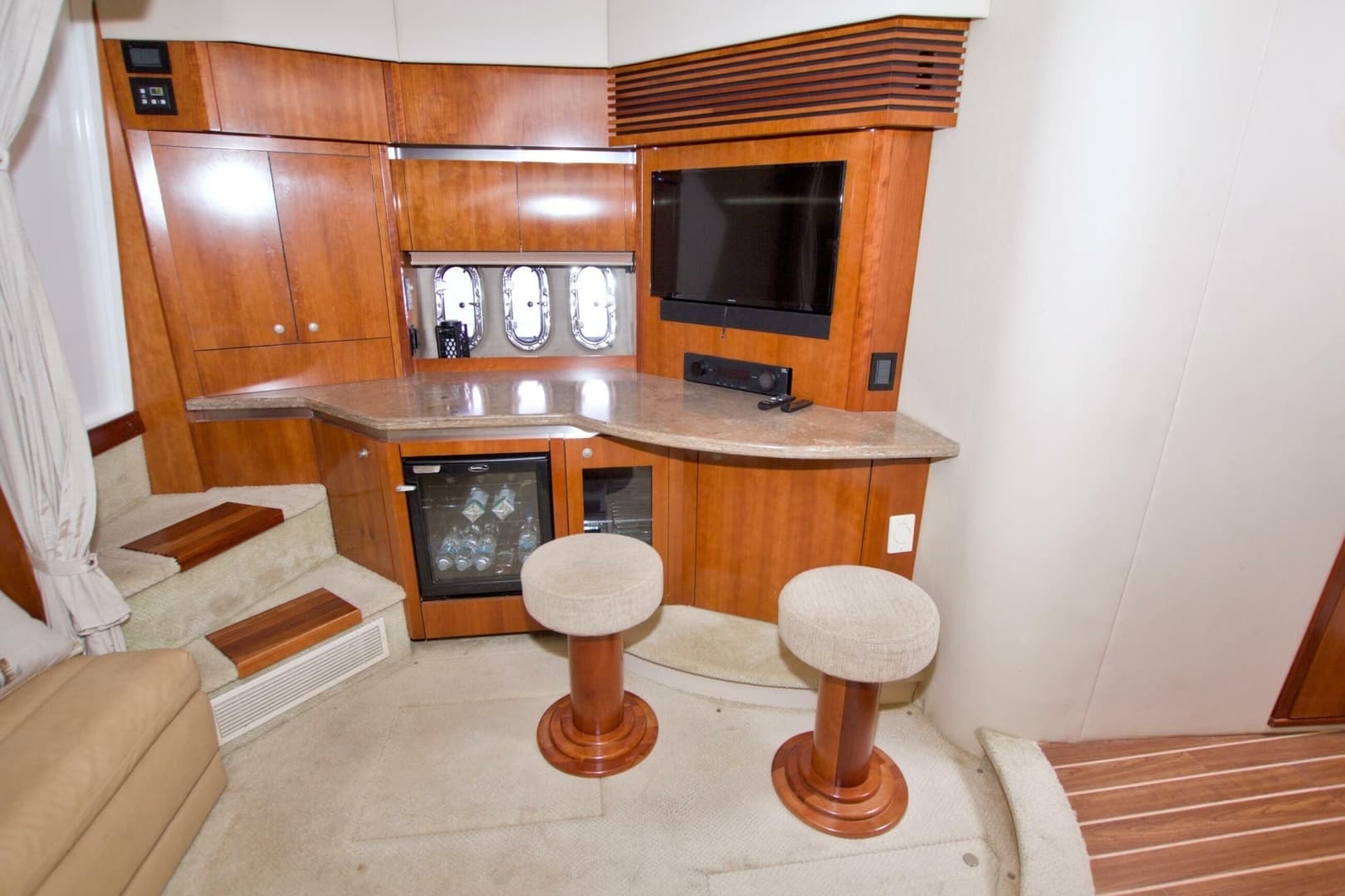 2008 Cruisers Yachts 420 Express - Image 39