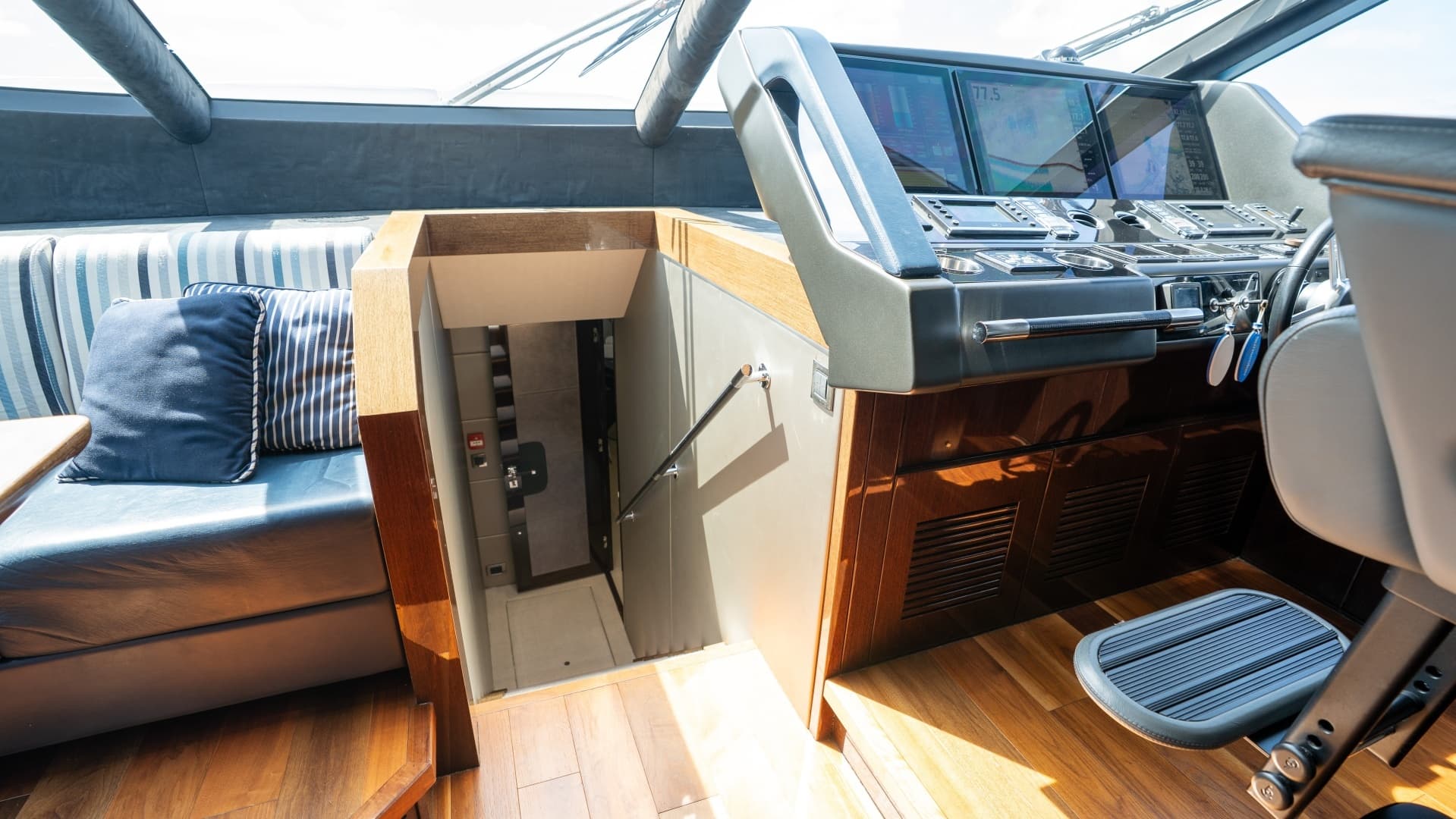 2017 Sunseeker 86 Yacht - Image 48