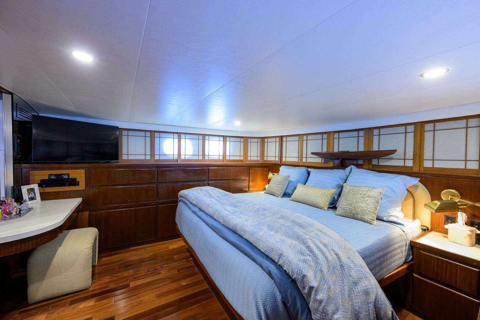 1991 Hatteras 78 Cockpit Motor Yacht - Image 13
