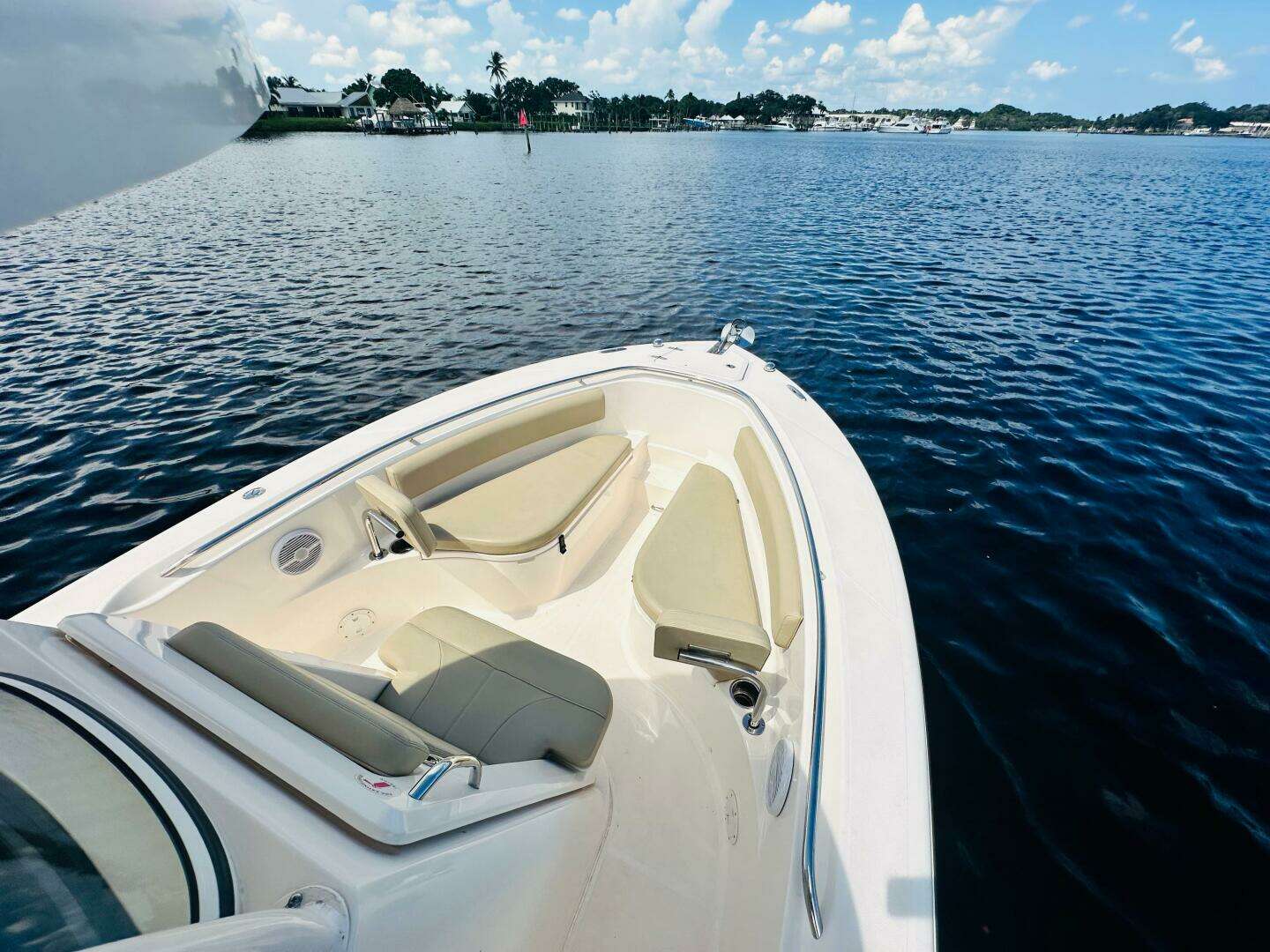 2016 Pursuit C 238 Center Console - Image 5