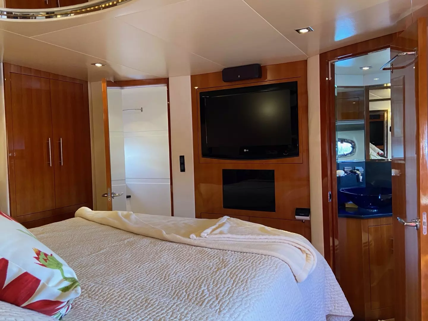 2009 Regal 5260 - Image 37