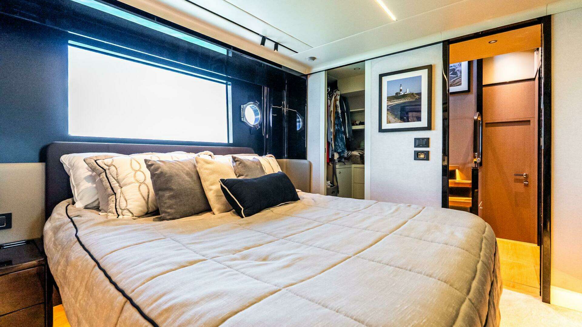 2022 Absolute 64 Navetta - Image 93