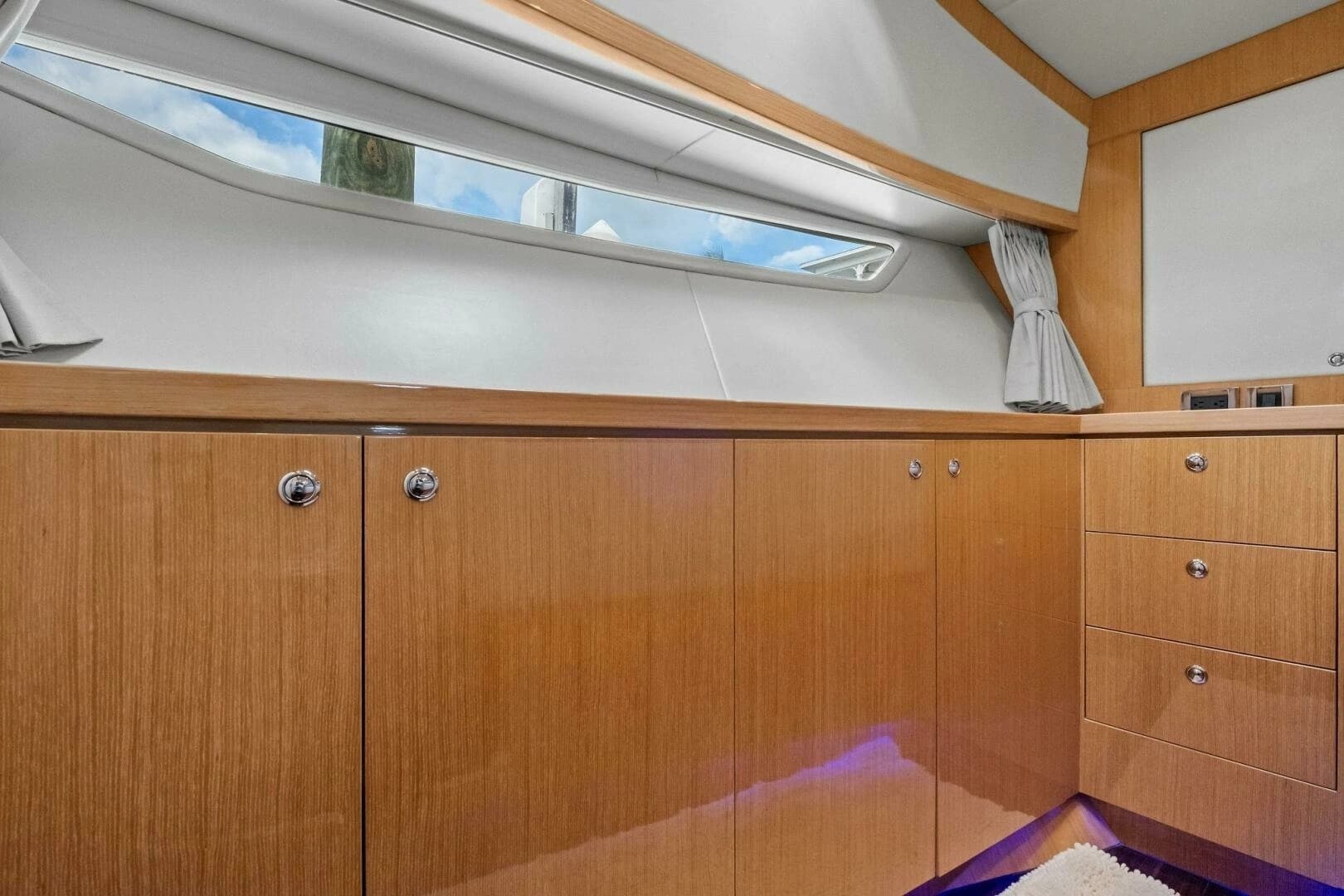 2018 Mares 47 Outboard Express Catamaran - Image 32