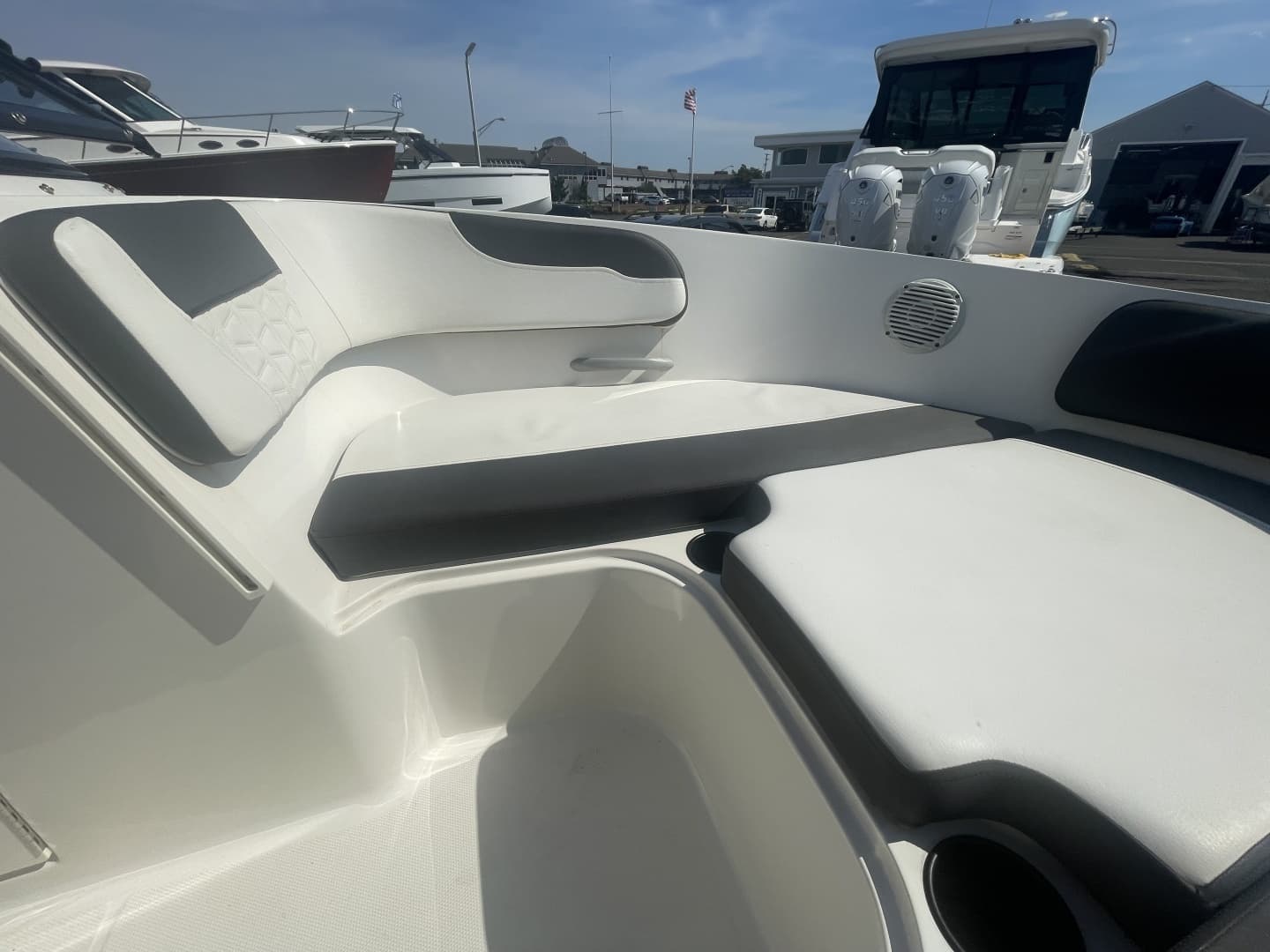 2019 Bayliner VR6 Bowrider I/O - Image 24
