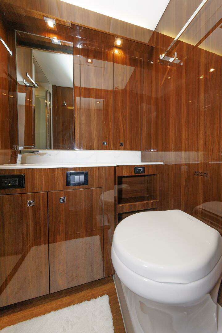 2021 Cruisers Yachts — - Image 34