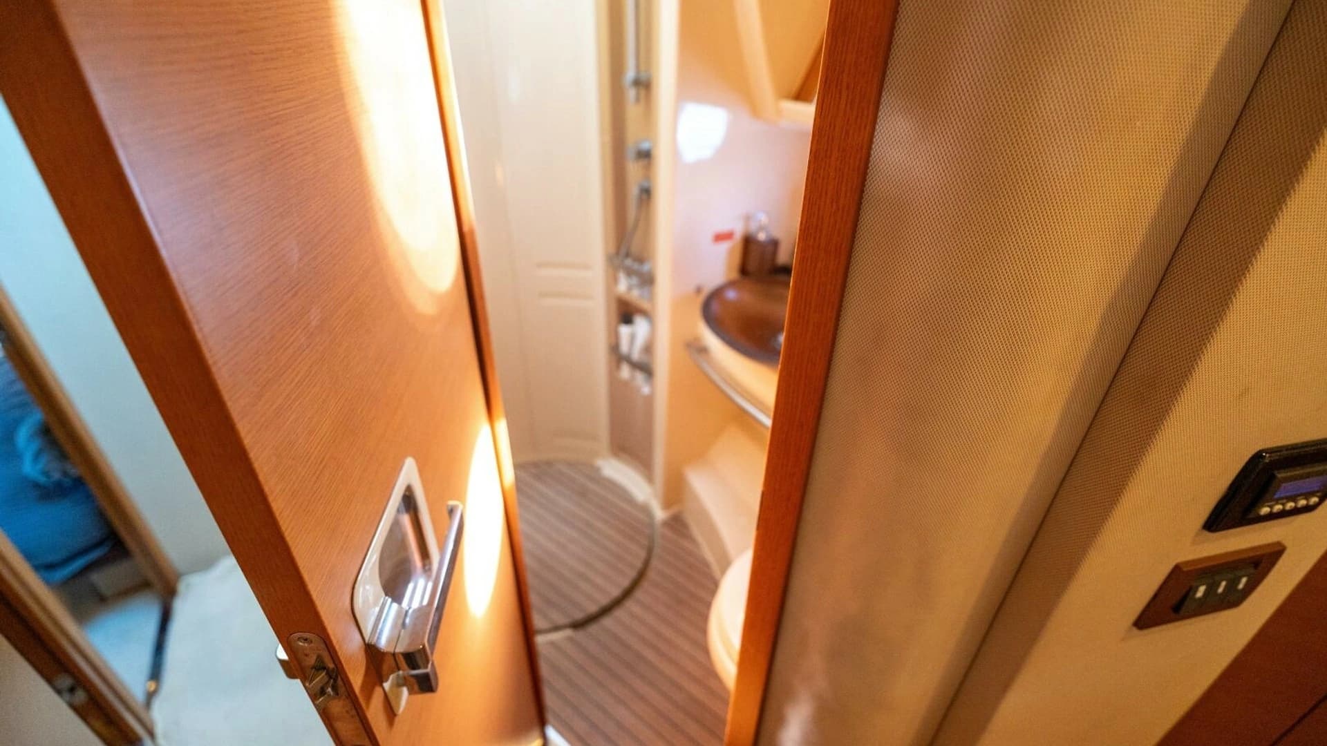 2013 Azimut 40 Flybridge - Image 48