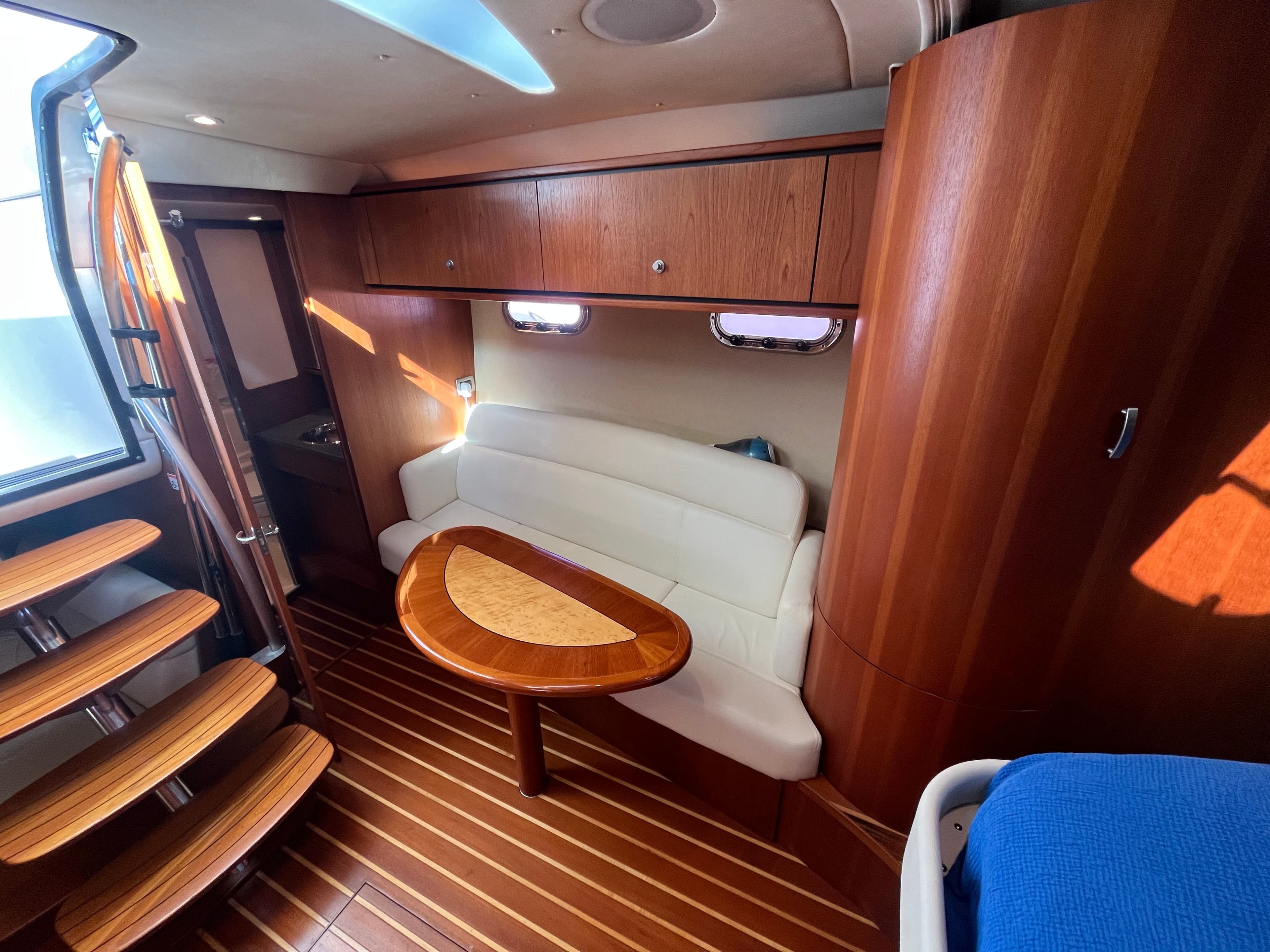 2009 Tiara Yachts 3500 Sovran - 64