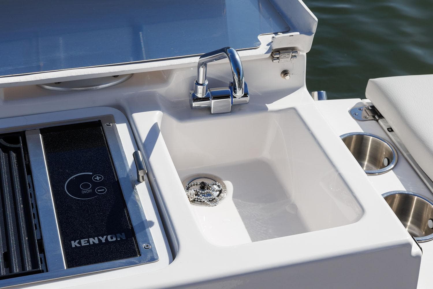 Manufacturer Provided Image: Outdoor sink and grill on 2025 Solara S-250 Coupe boat.