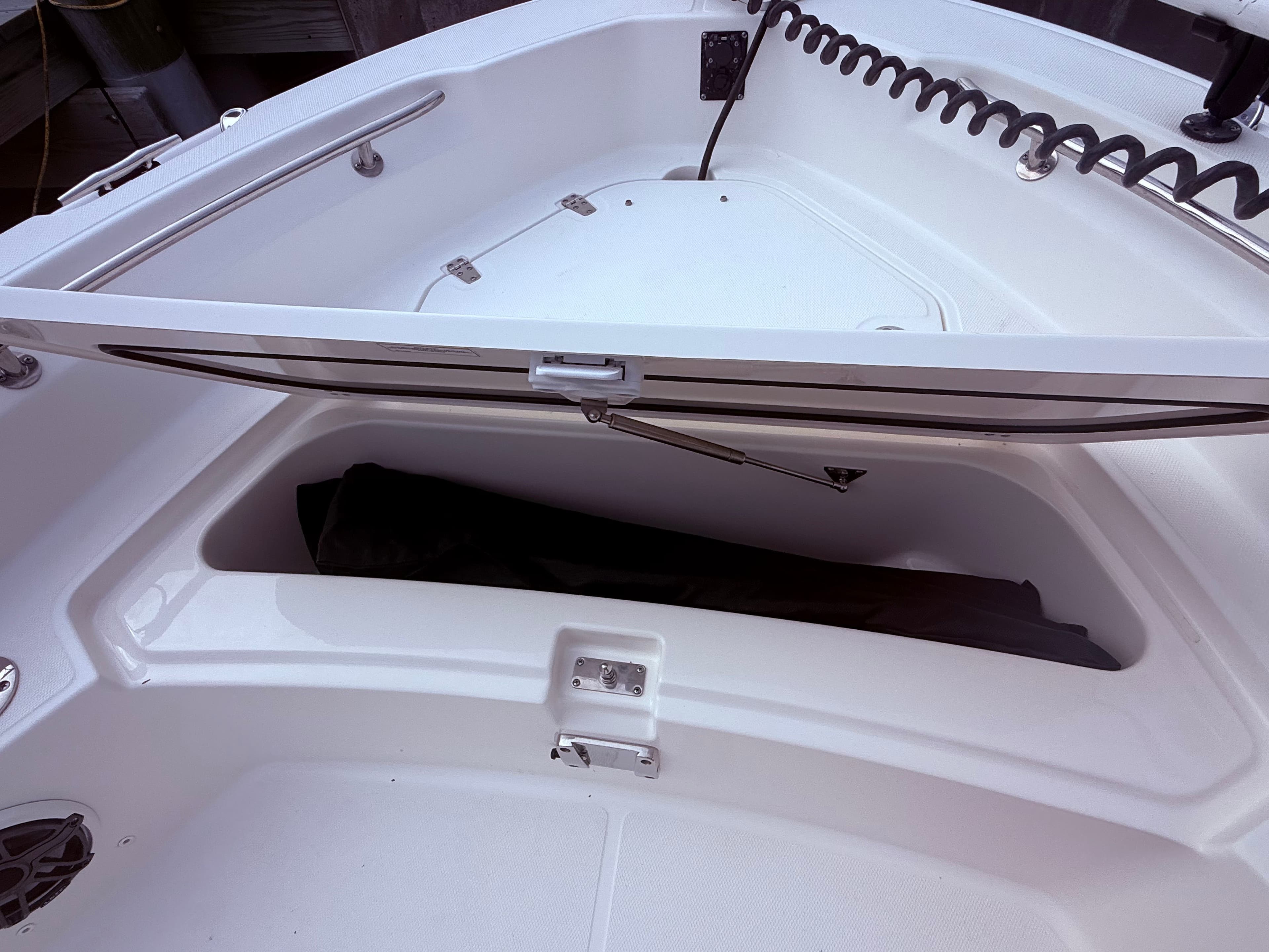 2024 Boston Whaler Dauntless - 33