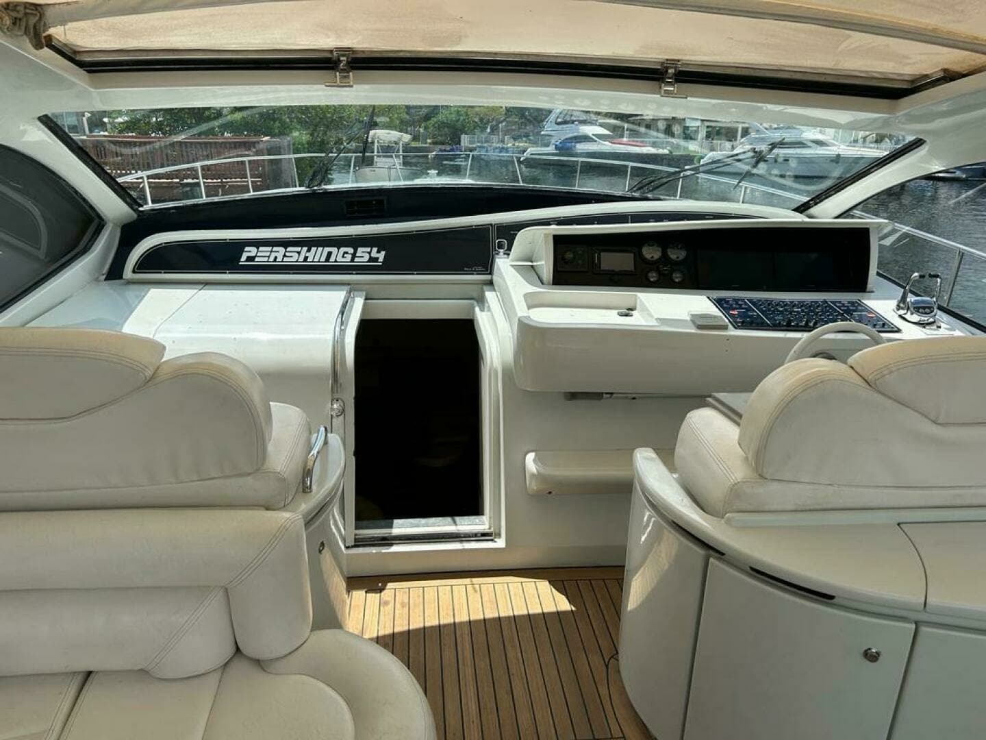 1999 Pershing 54 - Image 5