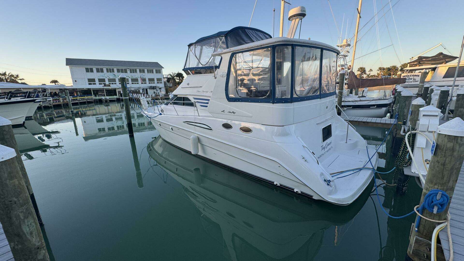 2000 Sea Ray 420 Aft Cabin - Image 2