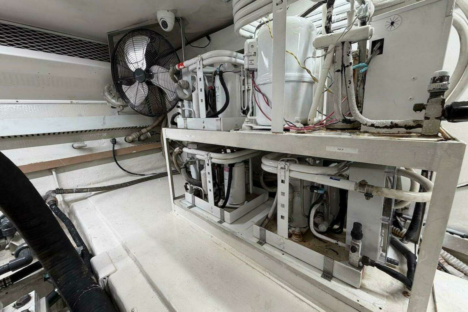 1999 Viking 58 Convertible - Image 49