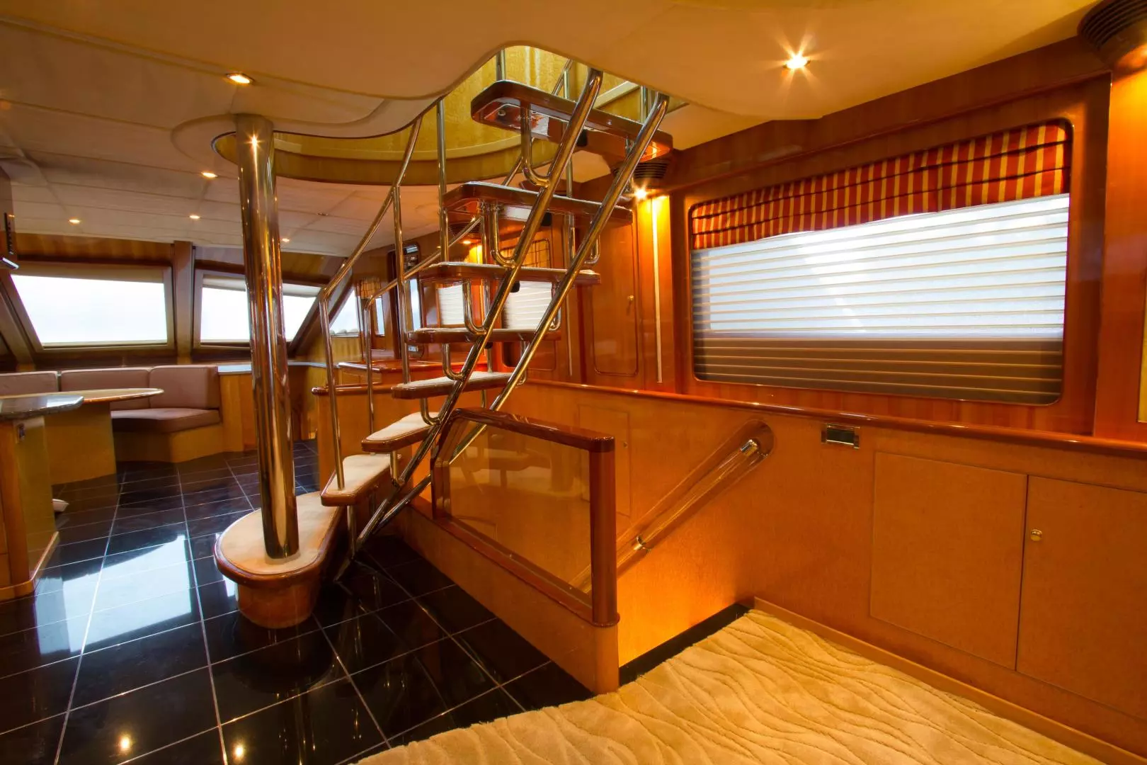 2002 President 100 Motor Yacht - Image 15