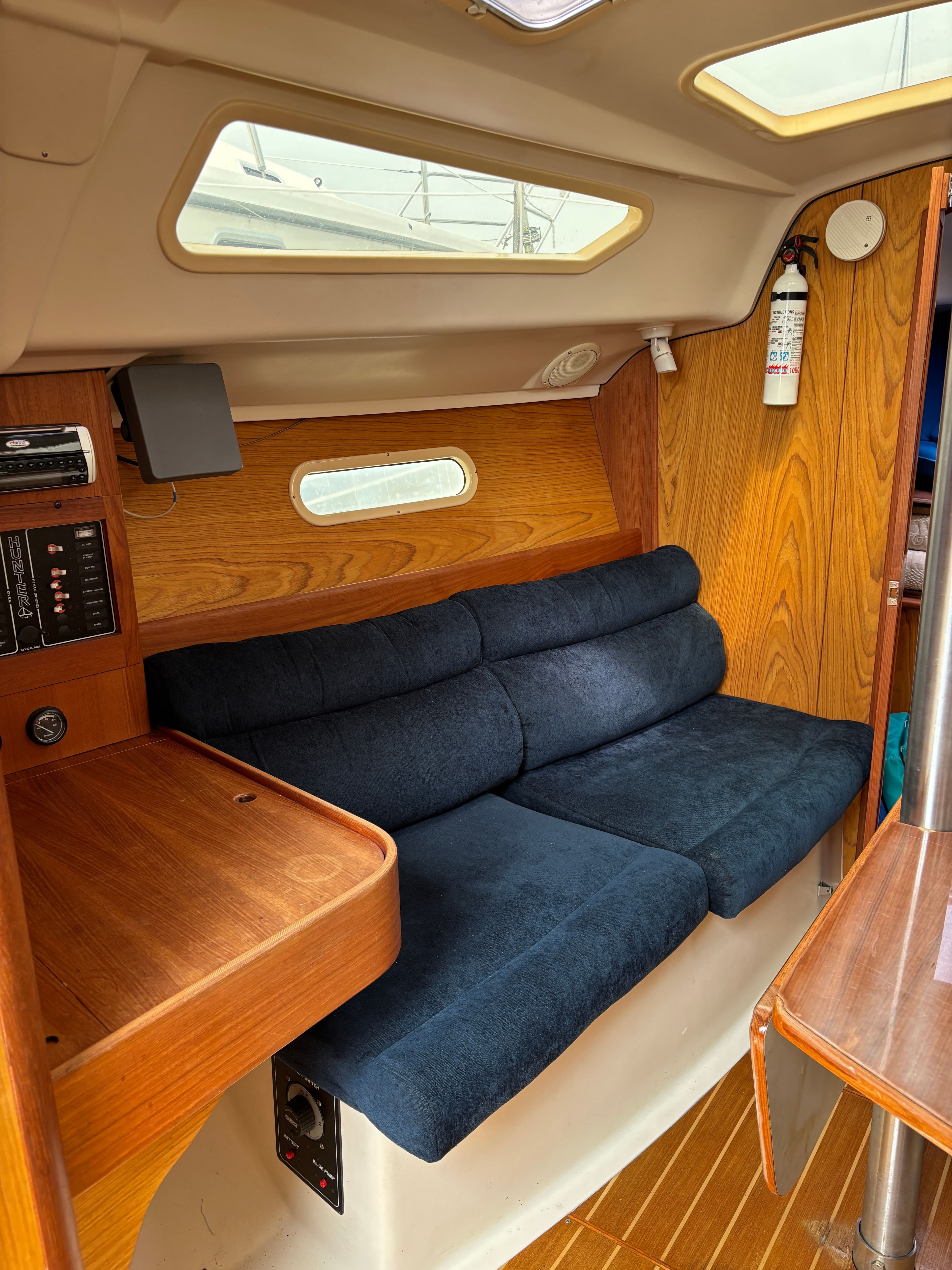 2001 Hunter 320 - 53
