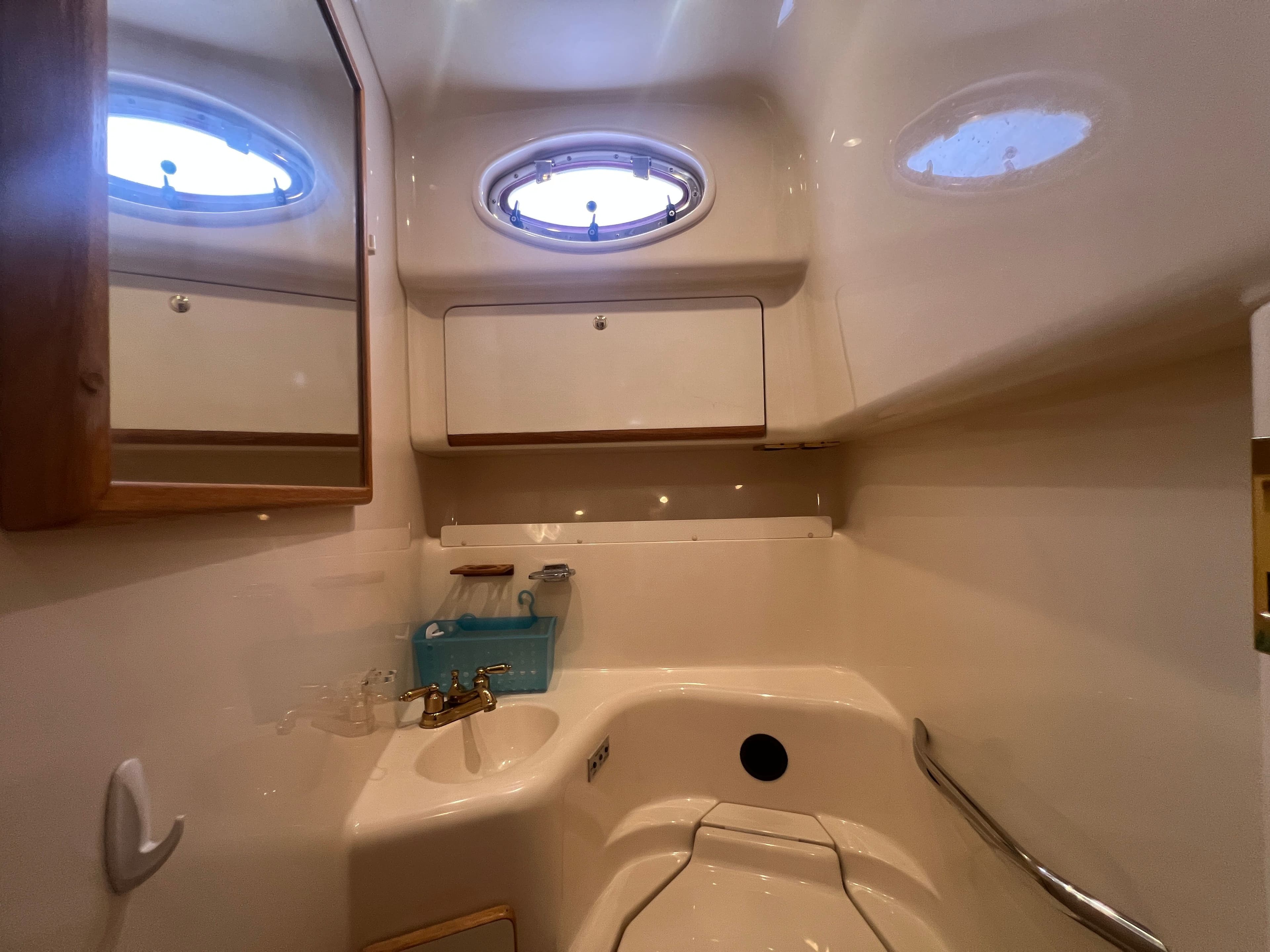 Interior view of 1997 Sea Ray 450 yacht bathroom.
