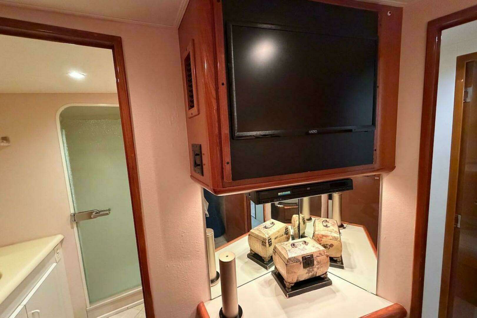 1999 Viking 58 Convertible - Image 20