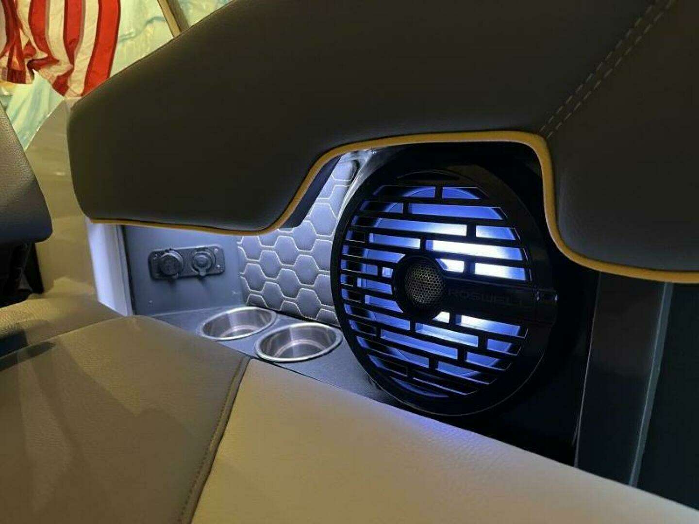 2021 Cobalt R8 Surf - Image 28