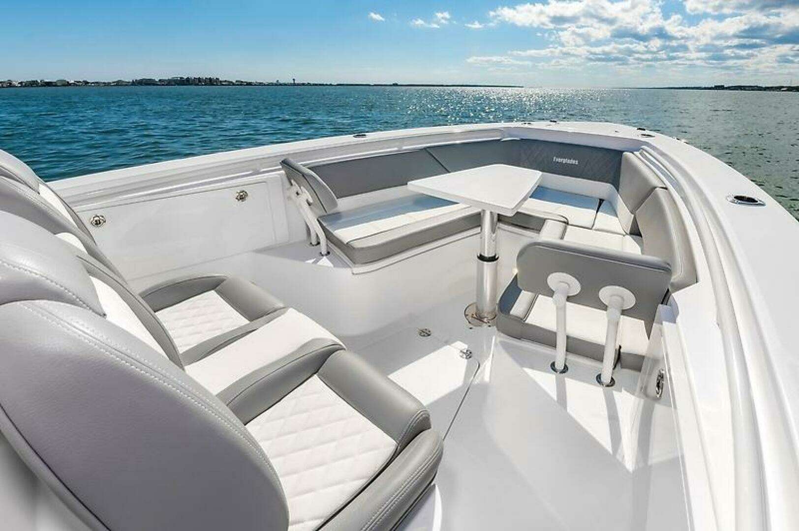 2023 Everglades 335CC - Image 21