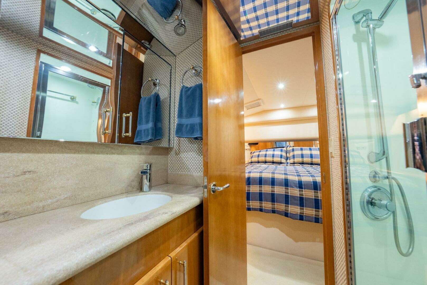 2001 Hatteras 50 Convertible - Image 42