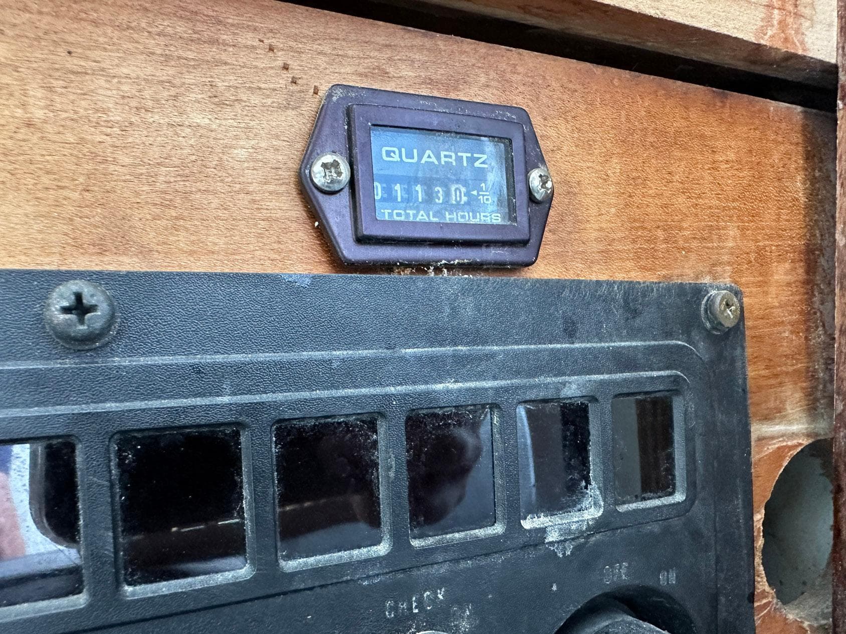 Hour meter on 1993 Russell Yachts Crowther, displaying total engine hours.