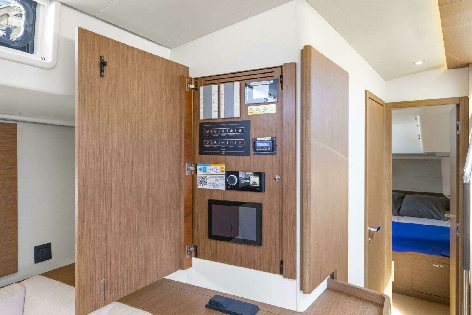 2024 Beneteau Oceanis Yacht 54 - Image 49