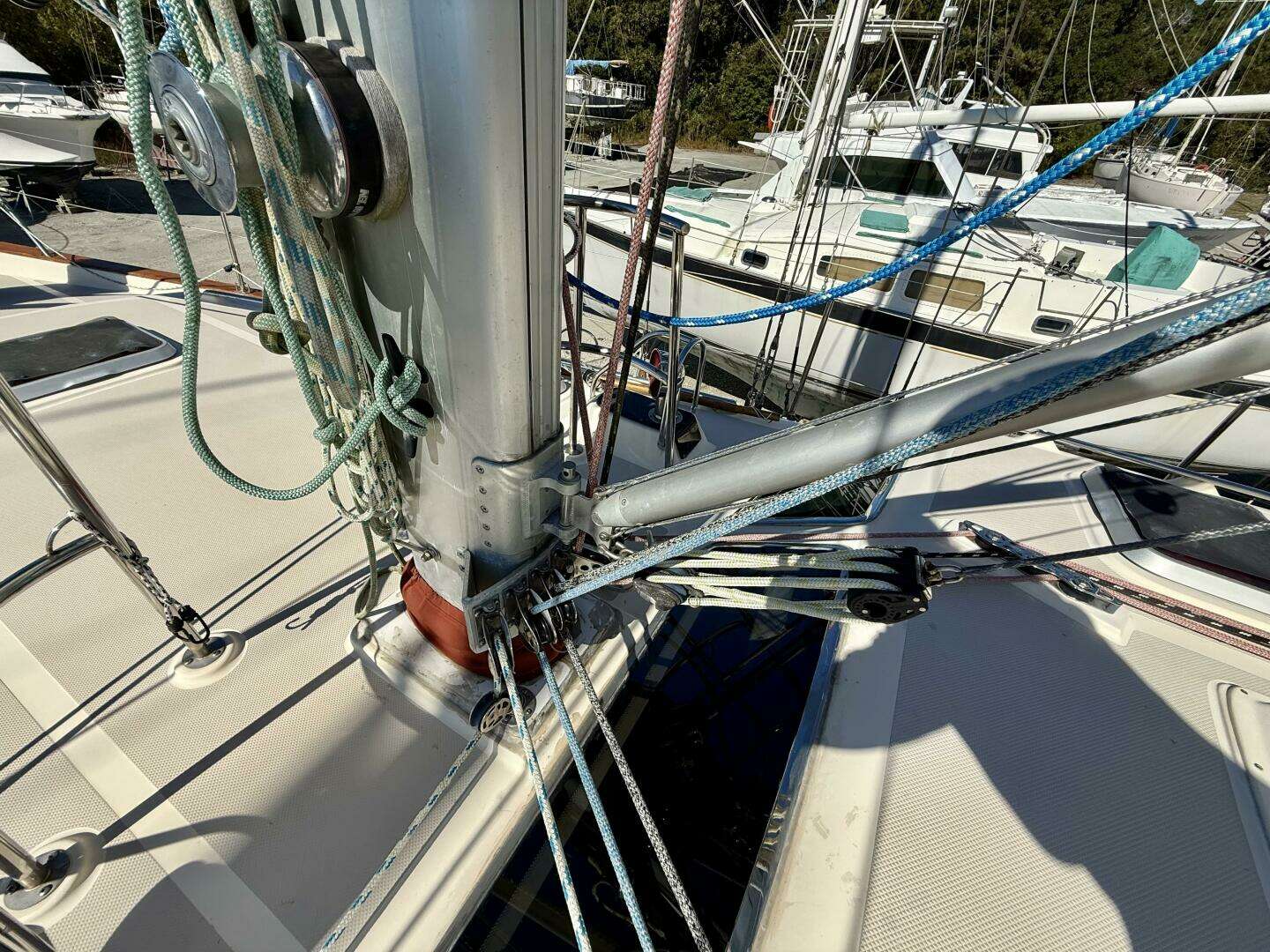 2005 Island Packet 485 - Image 16