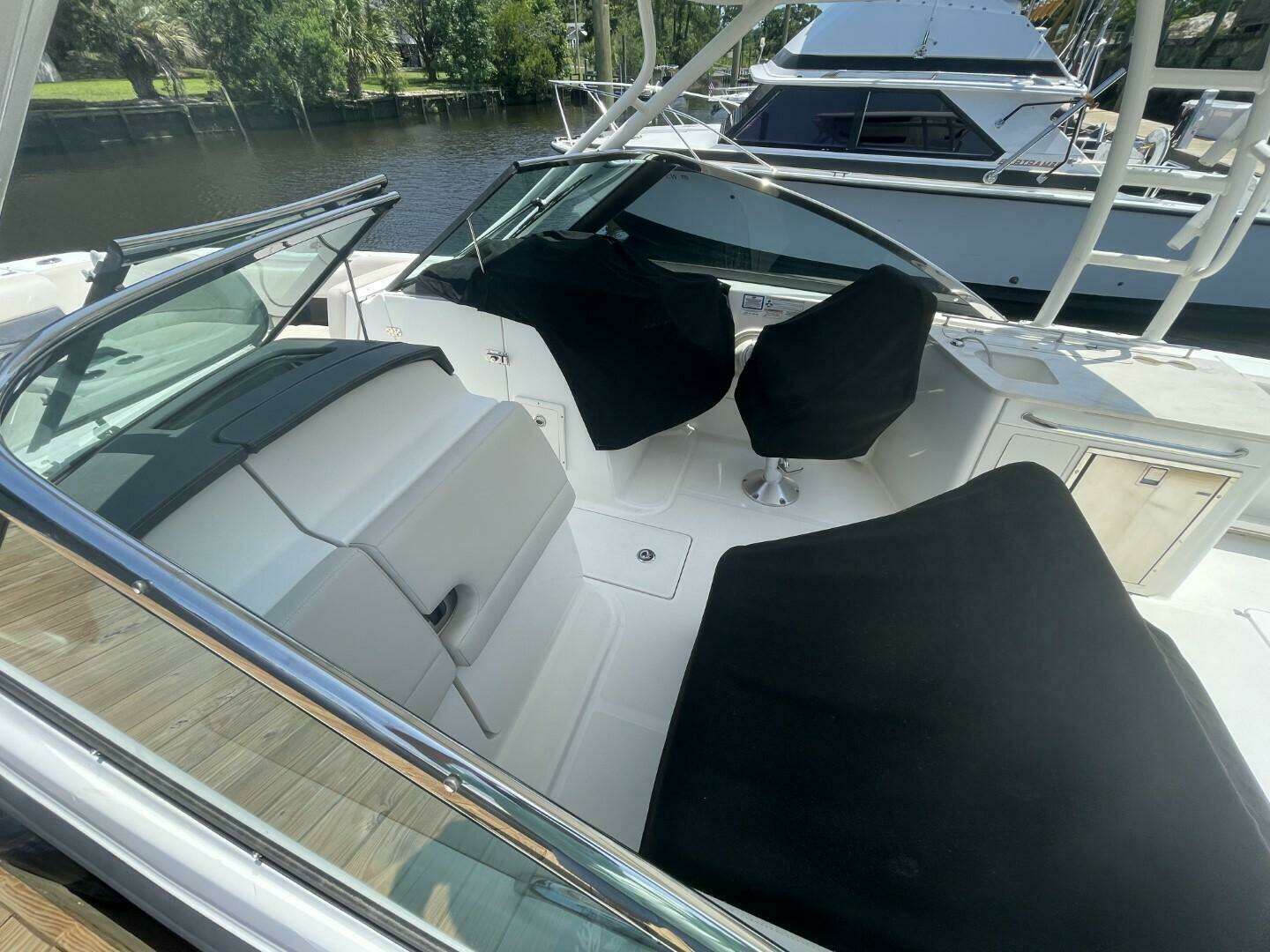 2016 Boston Whaler 270 Vantage - Image 10