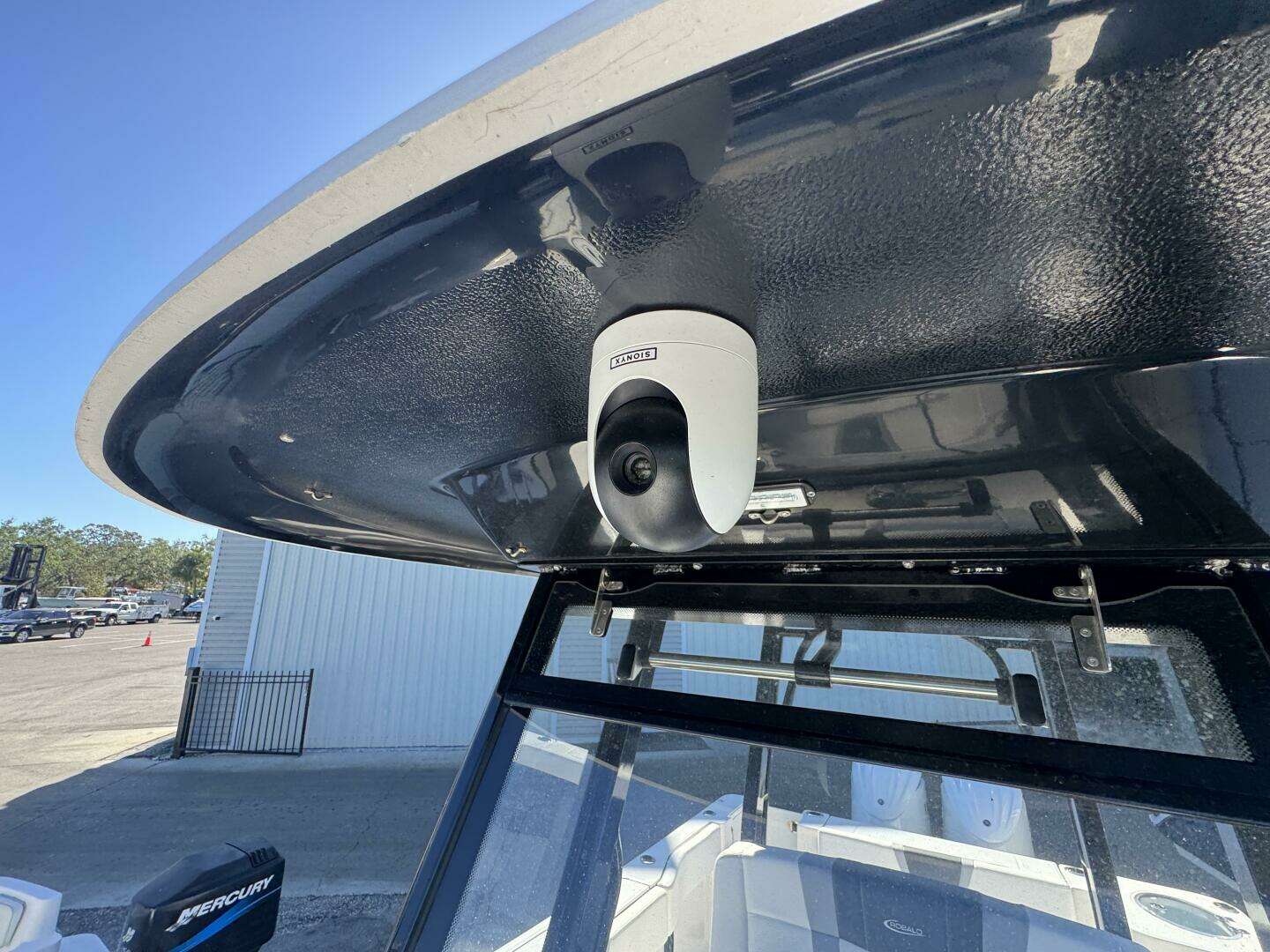 2023 Robalo R270 Center Console - Image 43