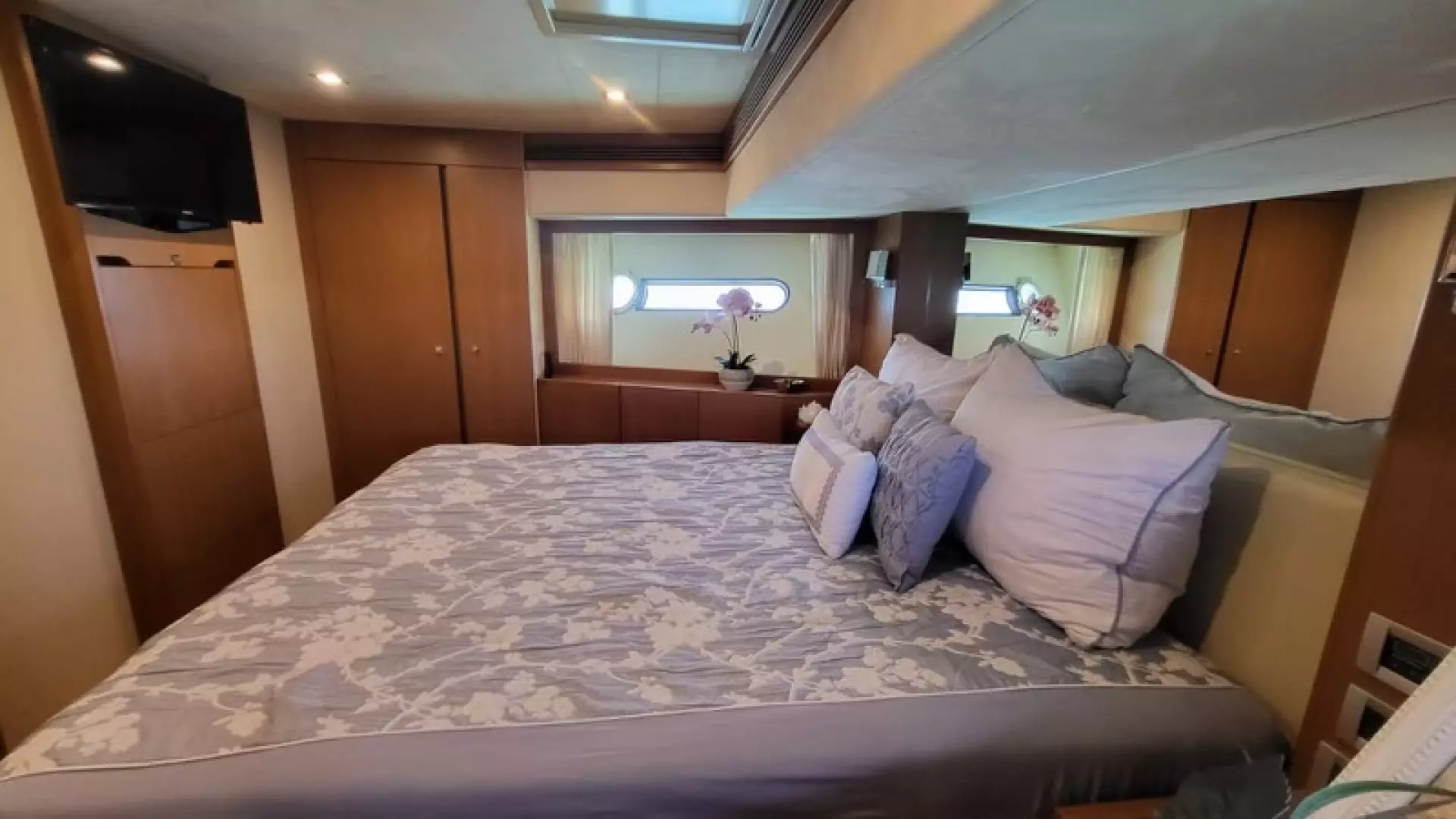 2007 Ferretti Yachts 780 - Image 25