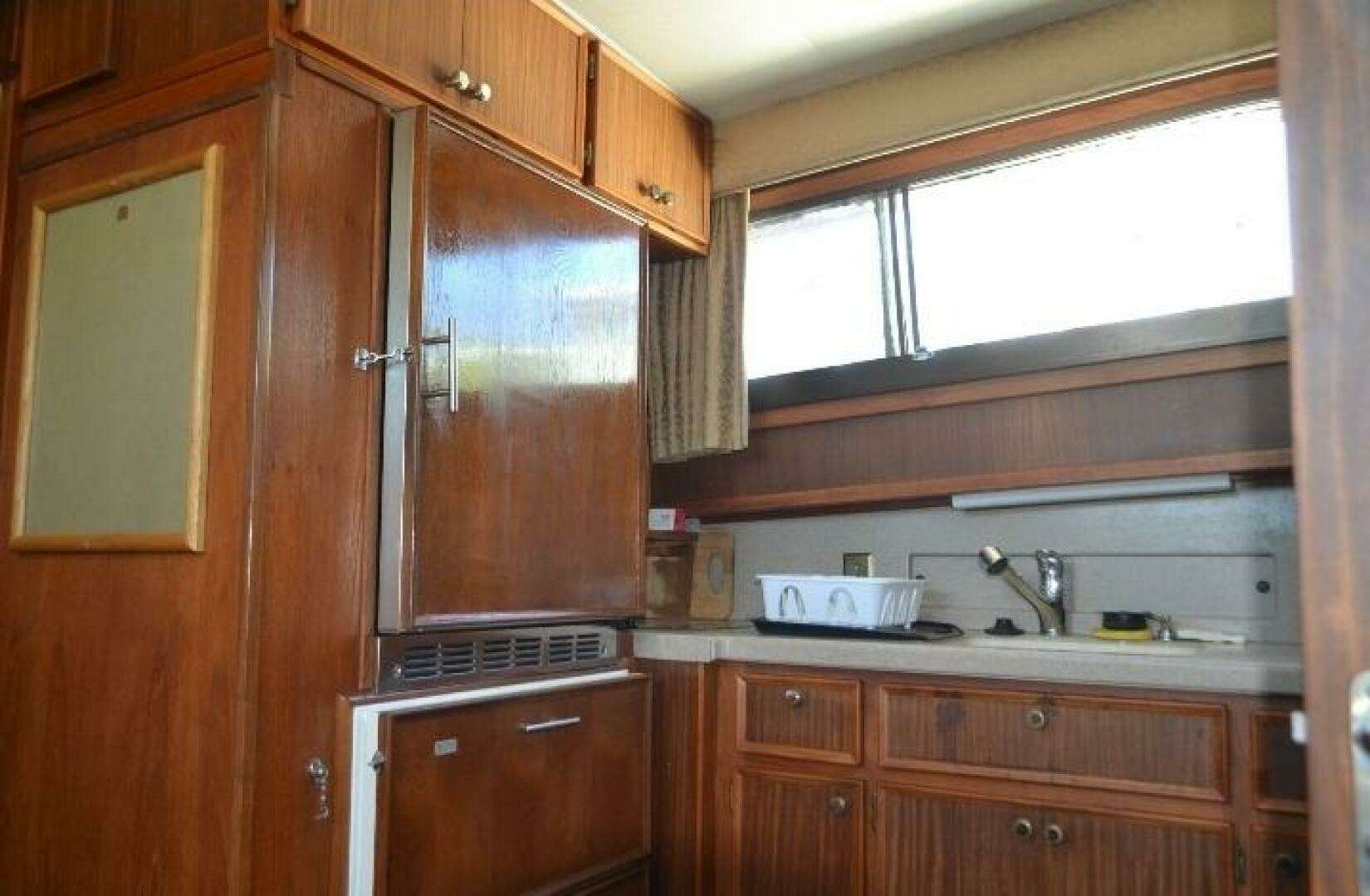 1984 Hatteras 53 Extended Deck Motor Yacht - Image 20