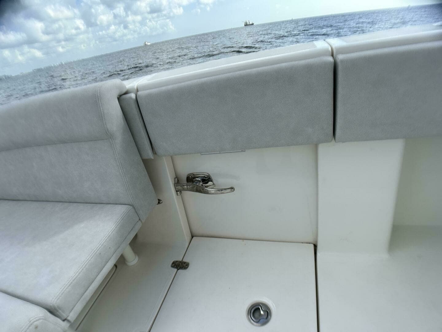 2022 SeaVee 390z Center Console - Image 26