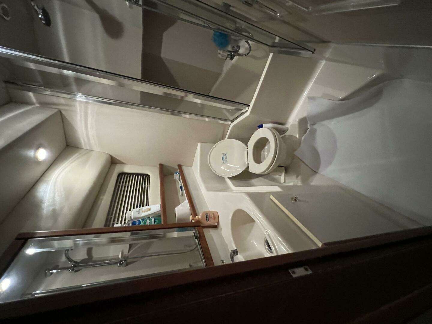 2000 Bayliner 4788 - Image 25