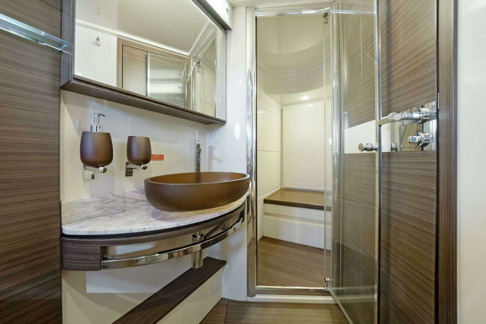 2017 Azimut 60 Flybridge - Image 24