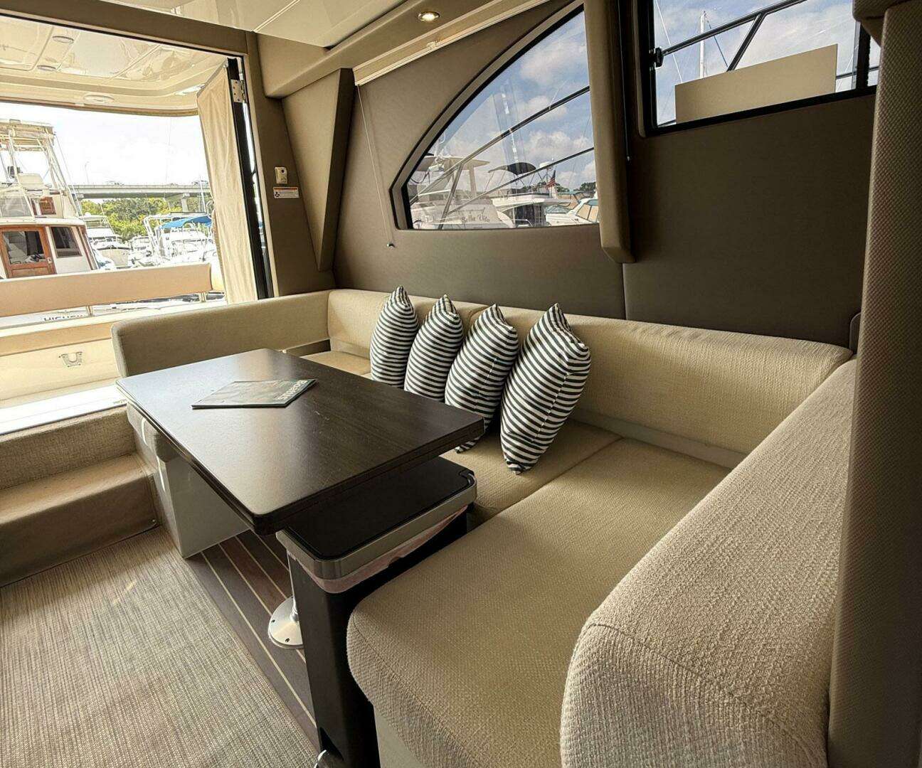 2013 Carver C-34 Command Bridge - Image 10