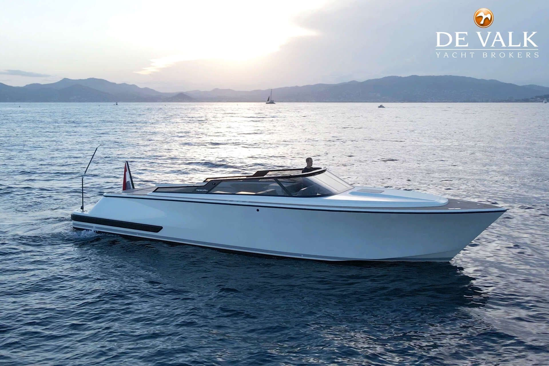 2024 Reborn 40 R Cabin - 2