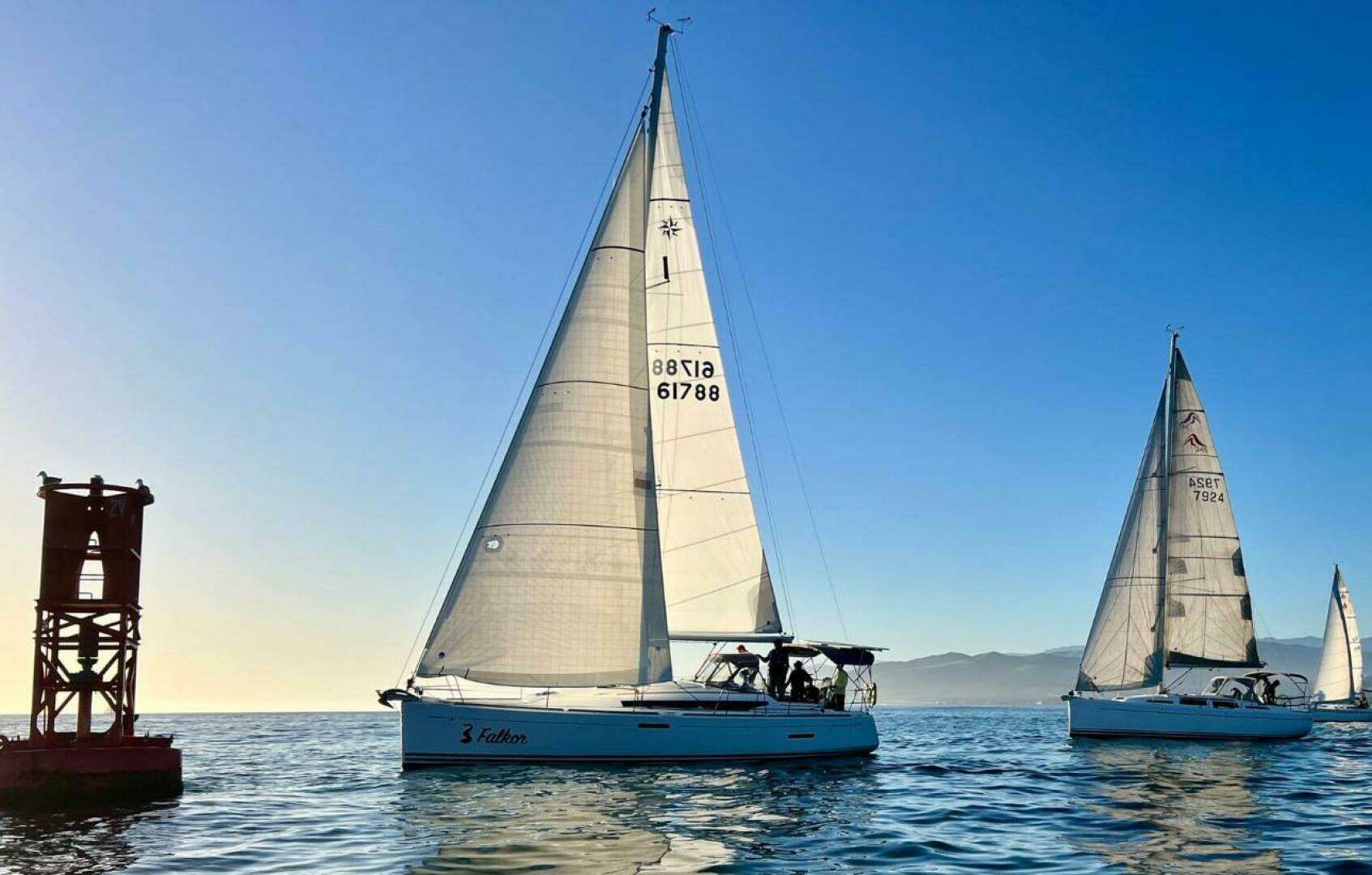2013 Jeanneau 379 - Image 4