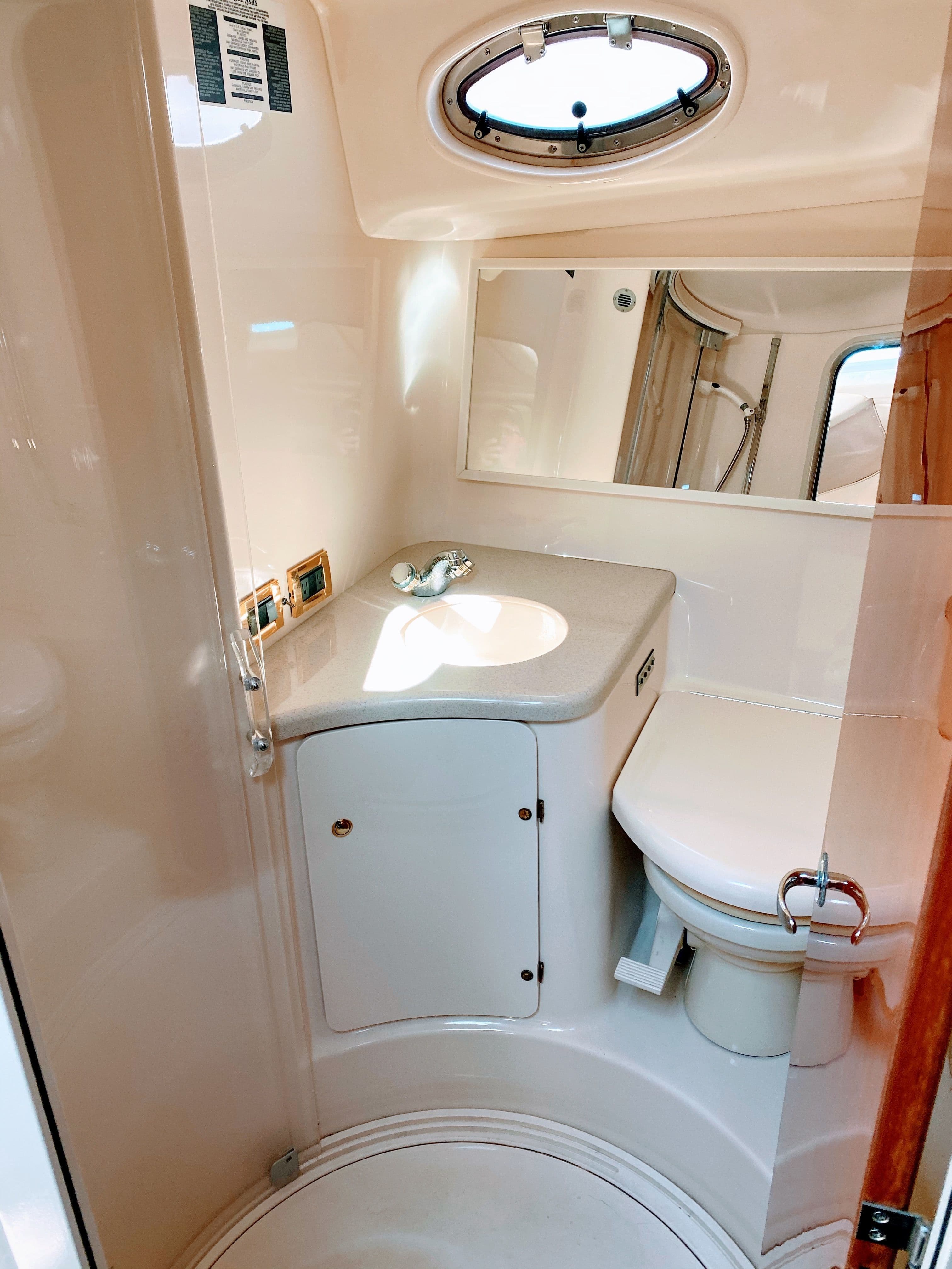 1999 Sea Ray 370 Express Cruiser - 39