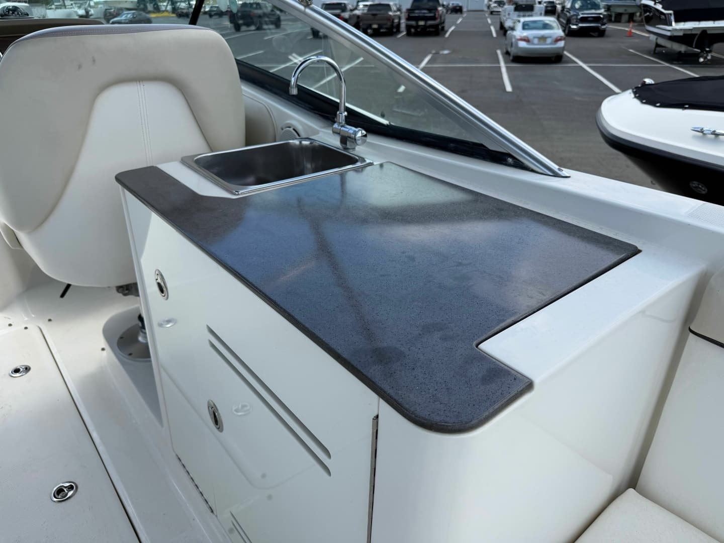 2013 Sea Ray 300 Sundeck - Image 9