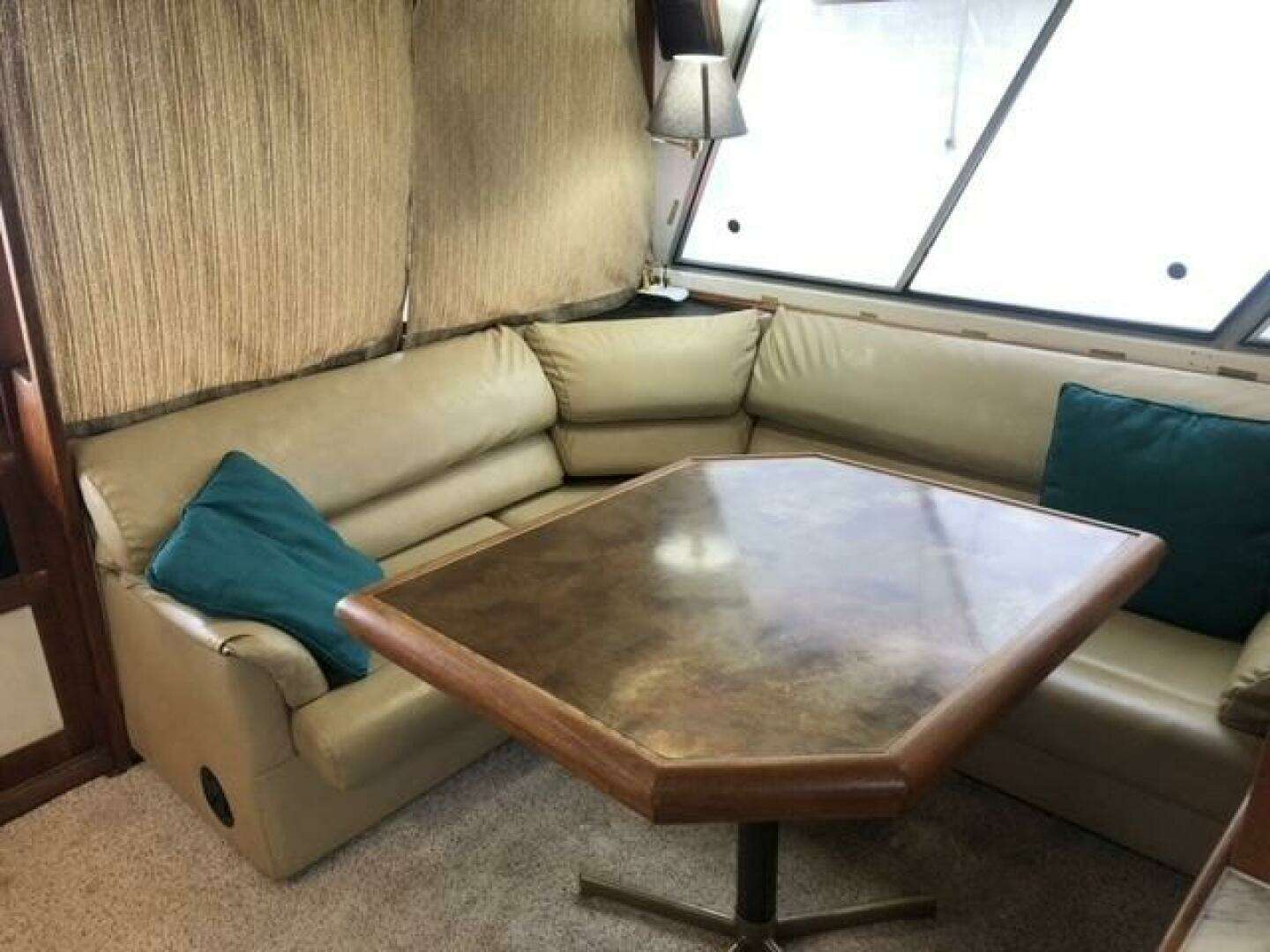 1985 Bayliner 4550 Motoryacht - Image 14