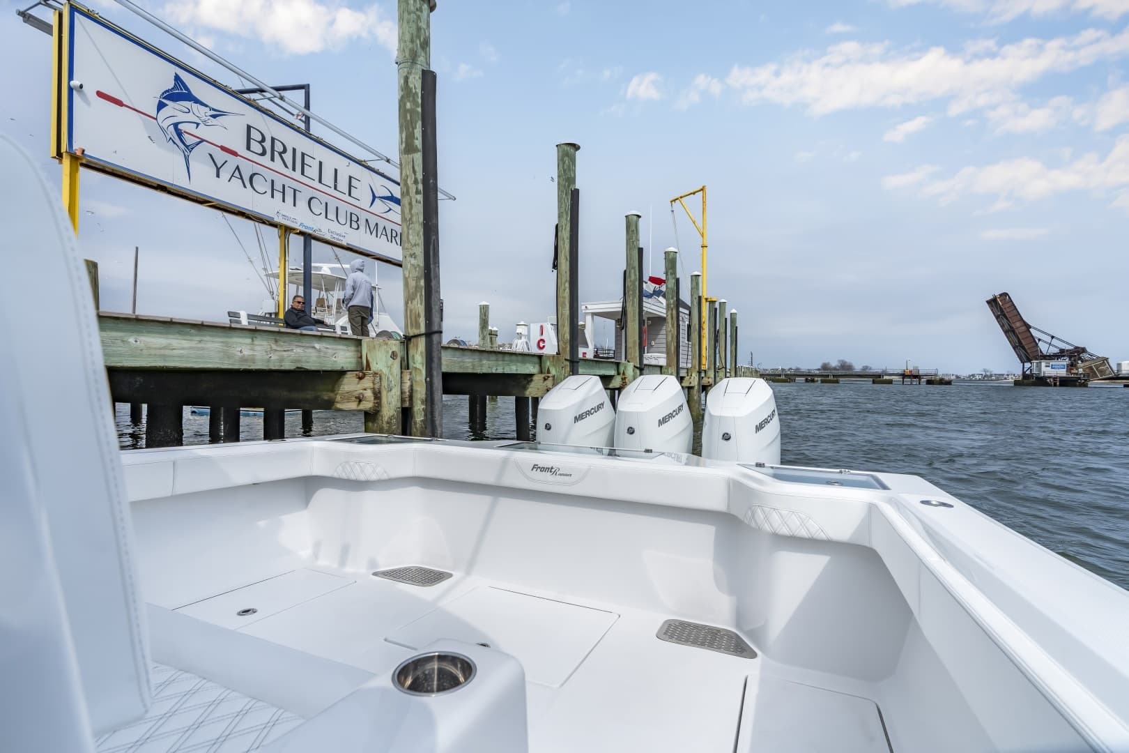 2026 Front Runner 39 Center Console - Image 37
