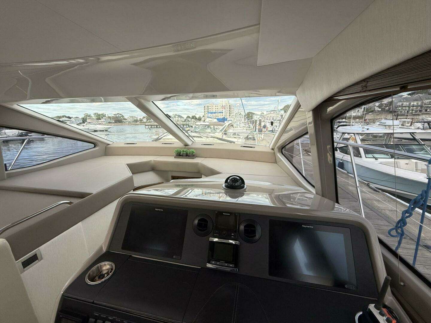 2018 Sea Ray 460 Sundancer - Image 11