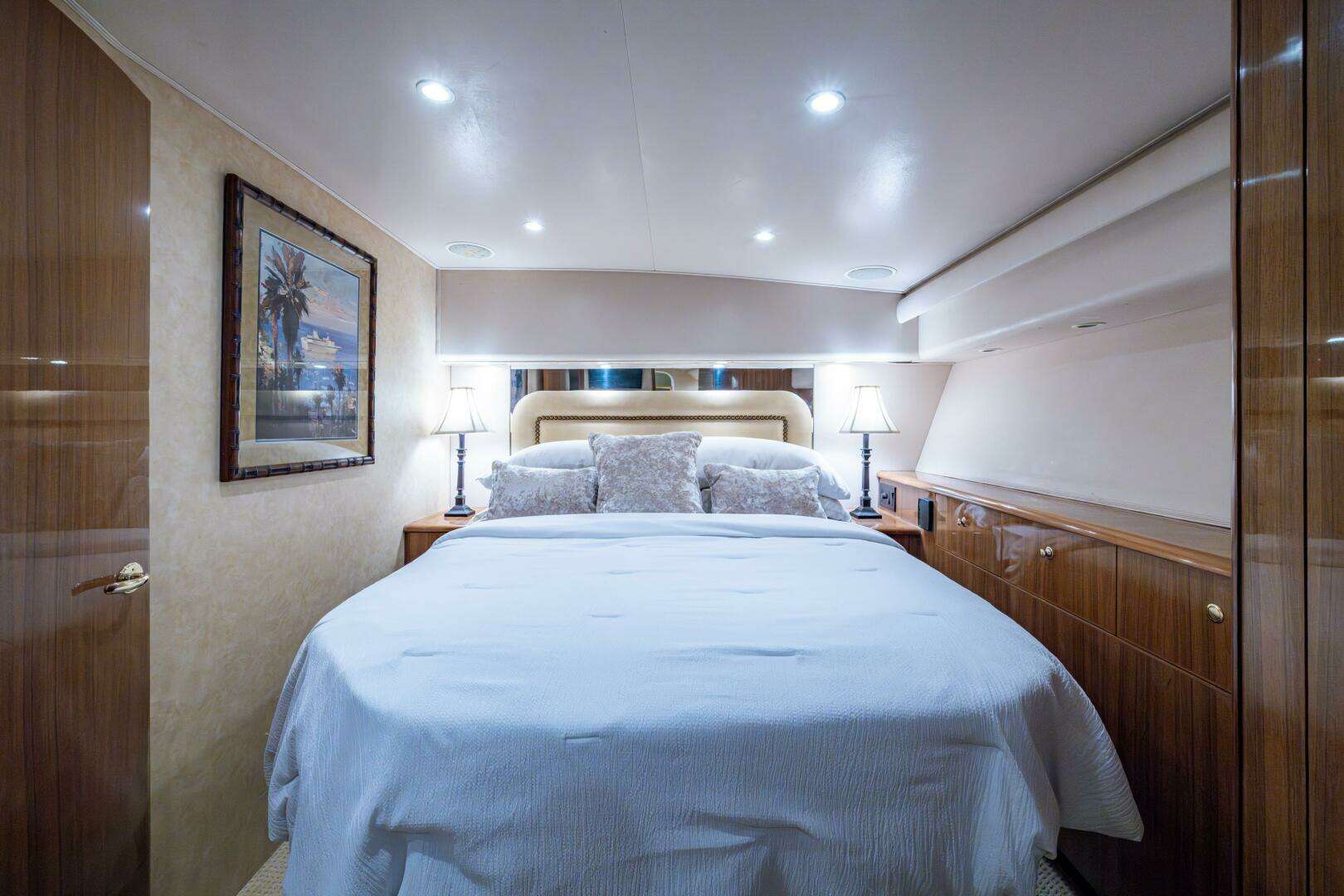 2006 Viking 52 Convertible - Image 9