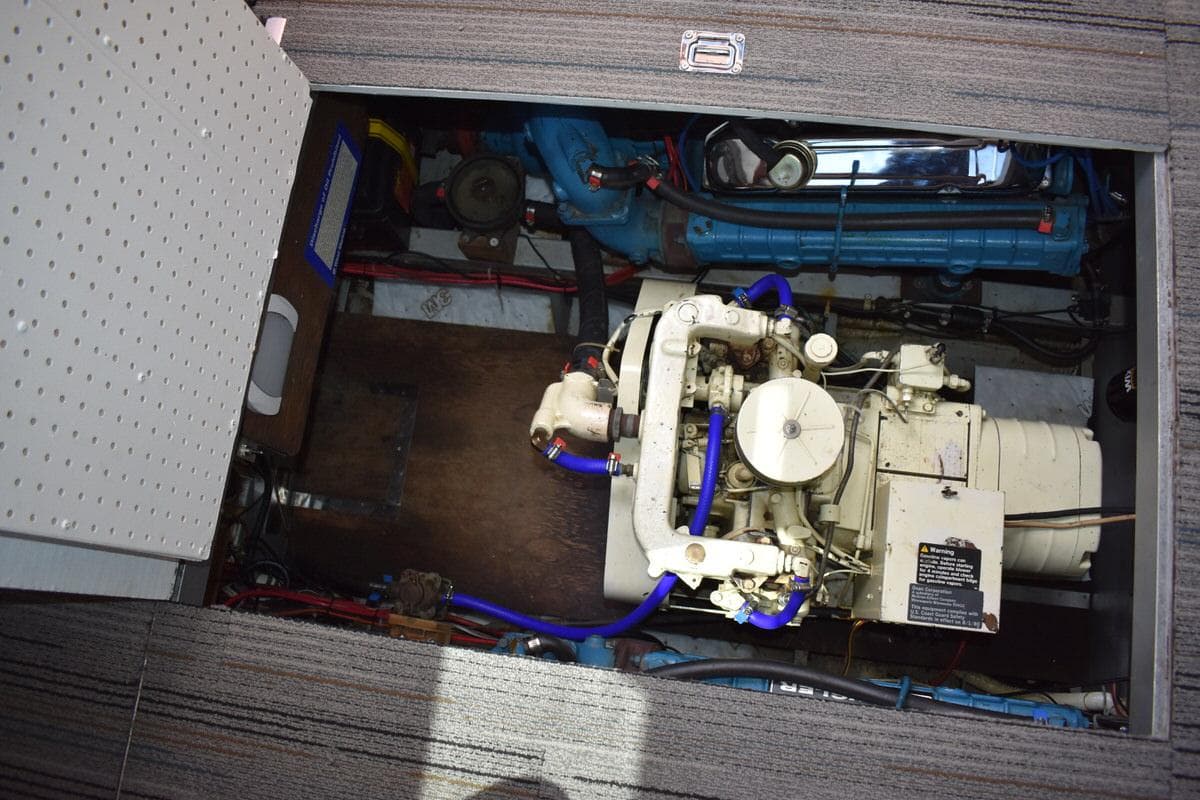 1985 Marinette 39 Double Cabin - 79