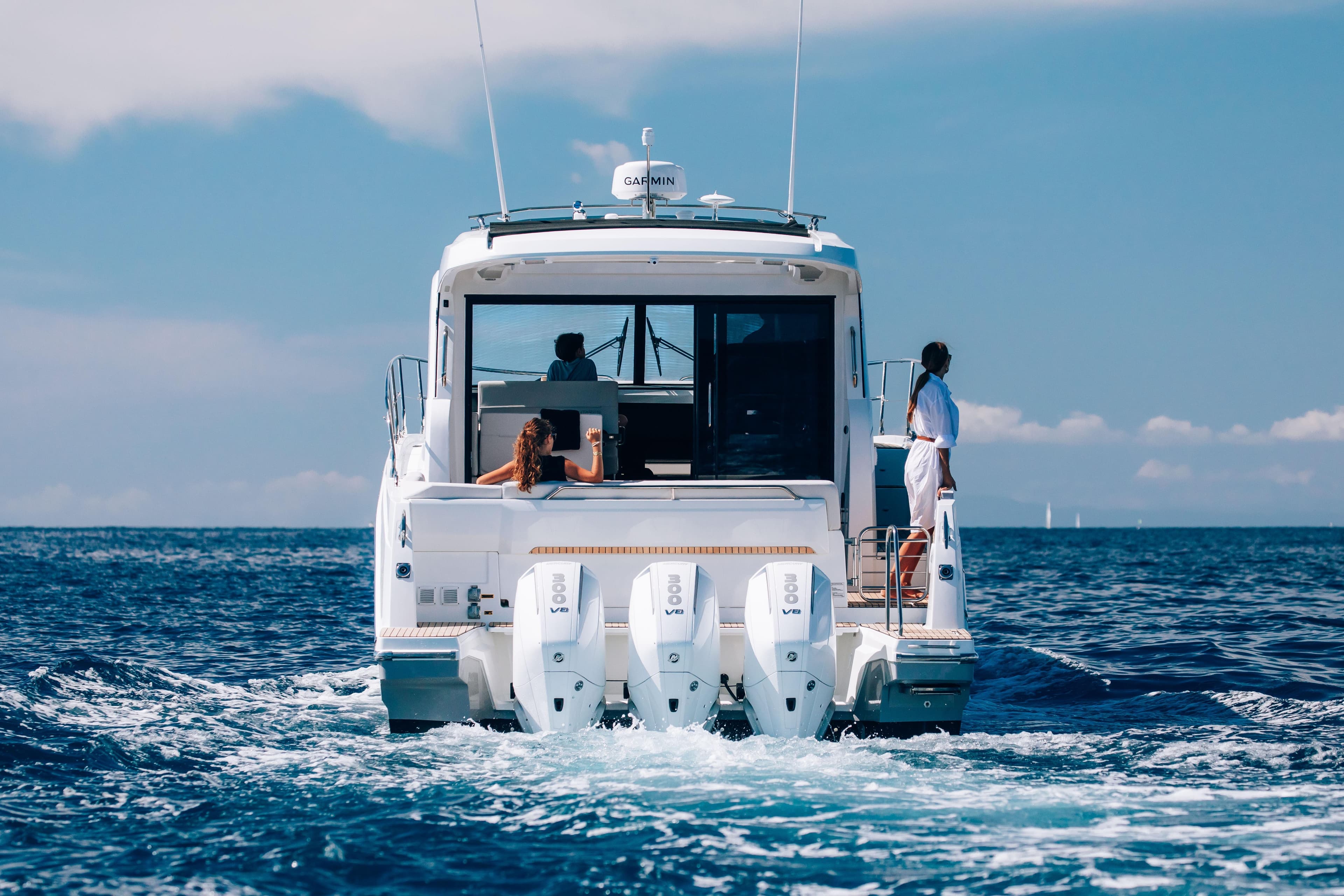 Beneteau Antares 12 Coupe 2026 cruising on open sea.