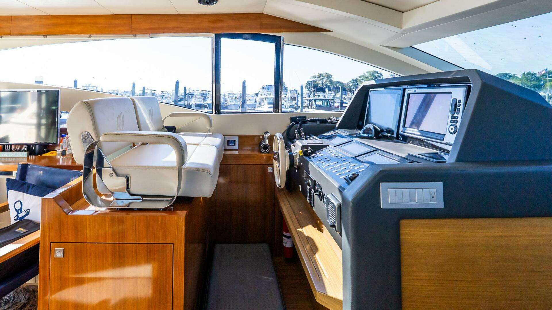 2011 Uniesse 55S - Image 24