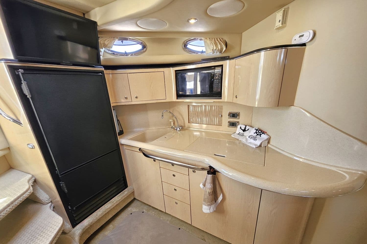 2003 Sea Ray 380 Sundancer - 25