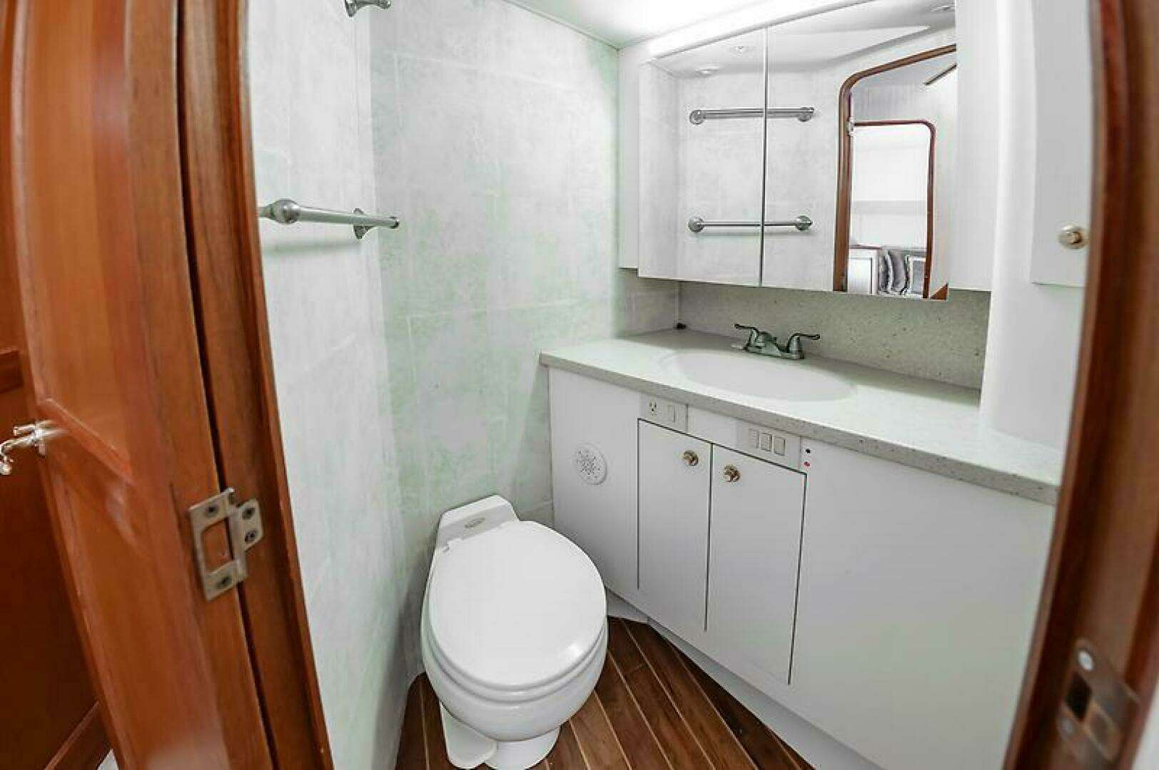 2003 Ocean 57 Convertible - Image 40